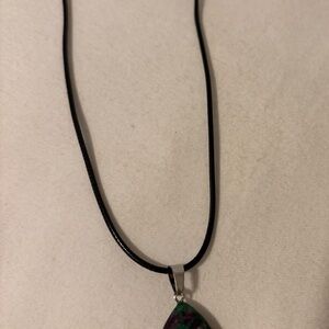 Elegant Black and Green Pendant Necklace
